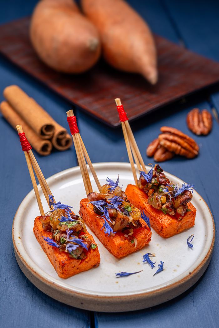 Canapé Curty's — patate douce, pécan et fleur de bourrache